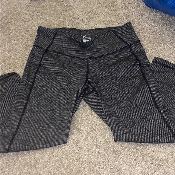 Old Navy Active cropped leggings - Picture 1 of 3